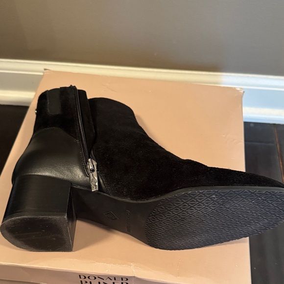 Donald J. Pliner Kelsee Black Leather & Suede Ankle Booties size 10 - Picture 15 of 15